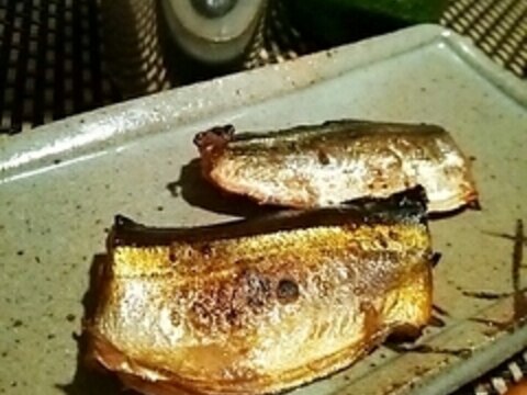 イージースモーカーで作る、秋刀魚の肝醤油燻製